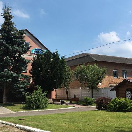 Міні-Готель Нептун Rivne Ngoại thất bức ảnh