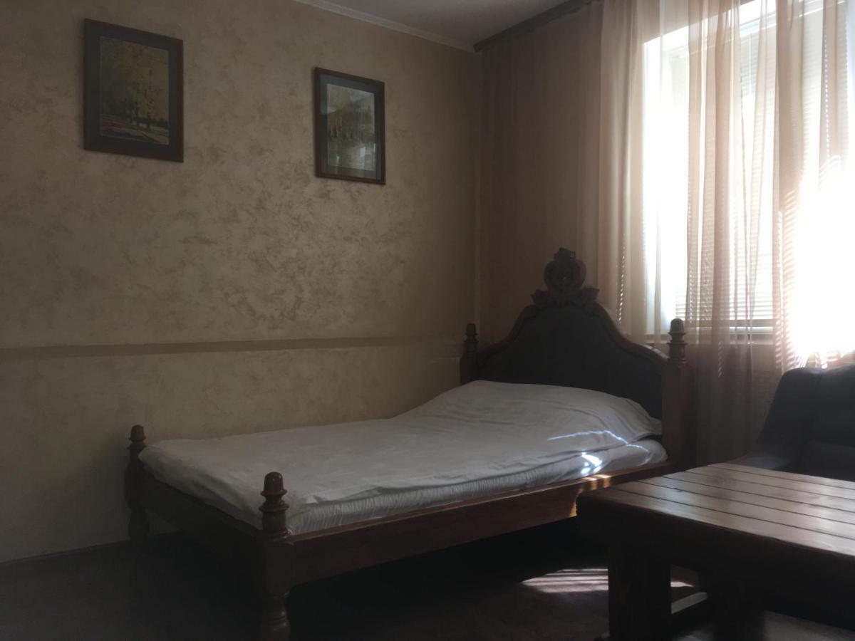 Міні-Готель Нептун Rivne Ngoại thất bức ảnh