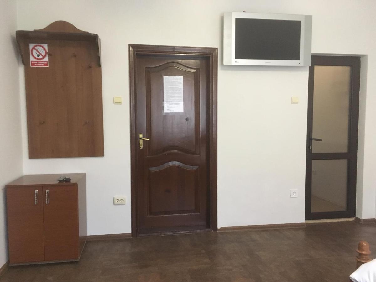 Міні-Готель Нептун Rivne Ngoại thất bức ảnh